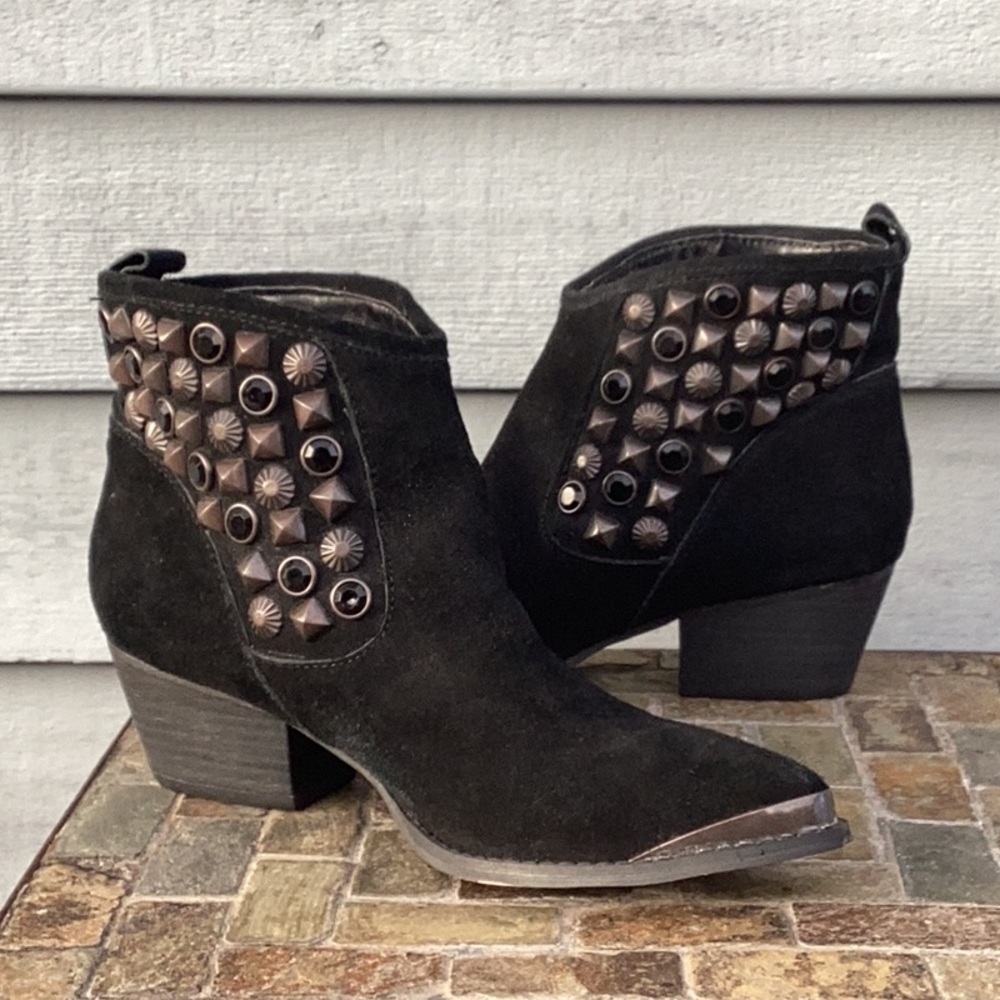 NWOT Chinese Laundry “I Spy” Black Suede Embellished Bootie Size 6.5